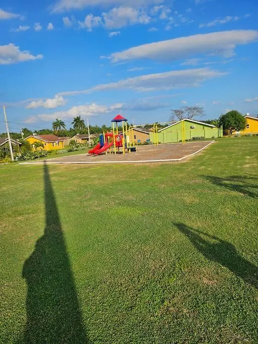 Home In St Ann Steer Town Lejlighed